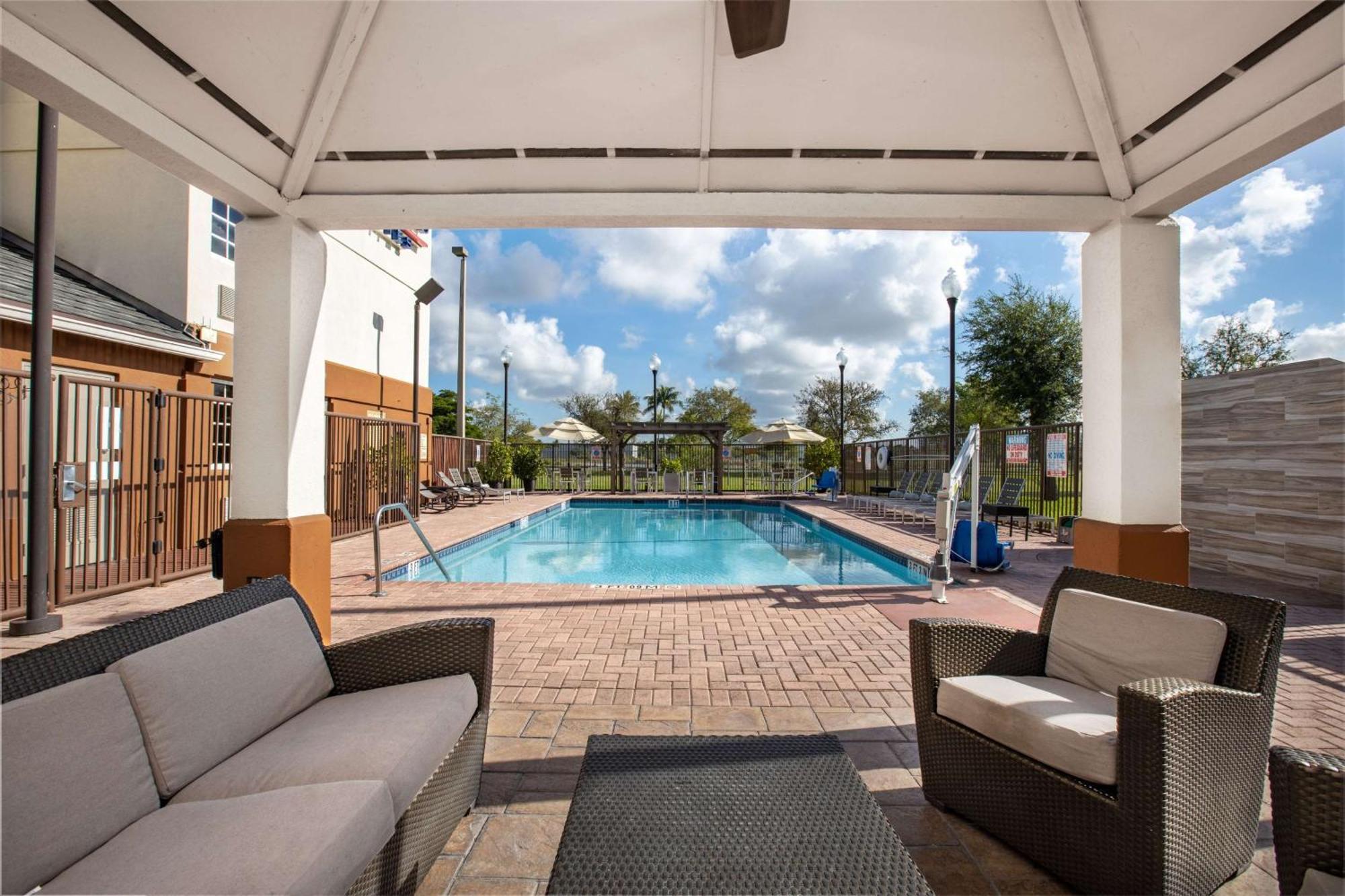 Sonesta Simply Suites Miami Airport Exterior foto